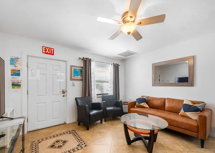 3 Min Walk To Private Triplex Retreat * Clearwater Beach