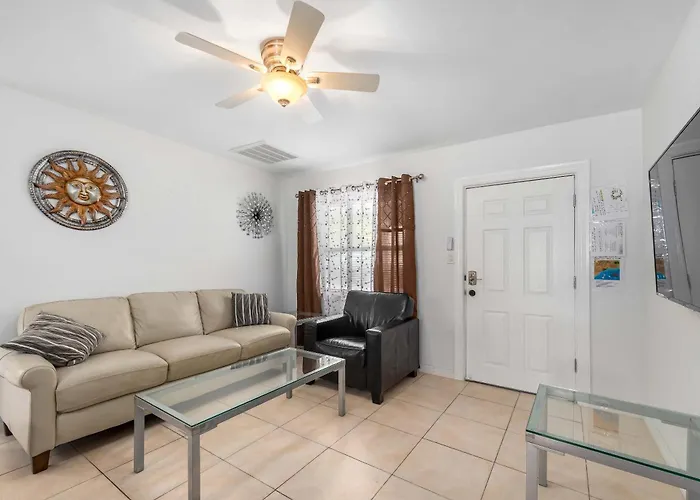 3 Min Walk To Private Triplex Retreat * Clearwater Beach