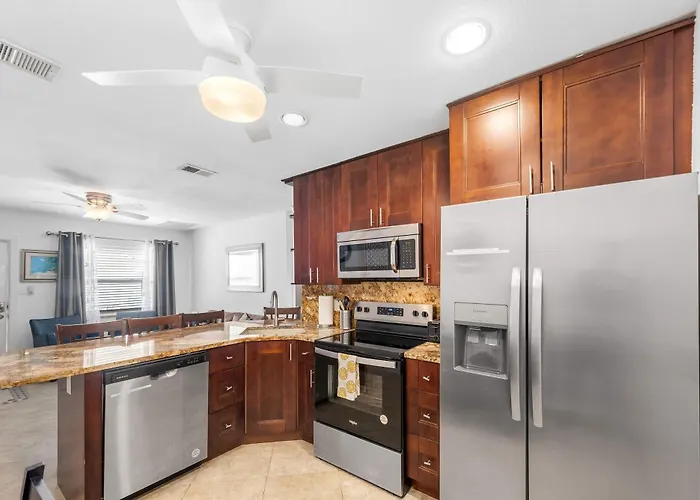 3 Min Walk To Private Triplex Retreat * Clearwater Beach