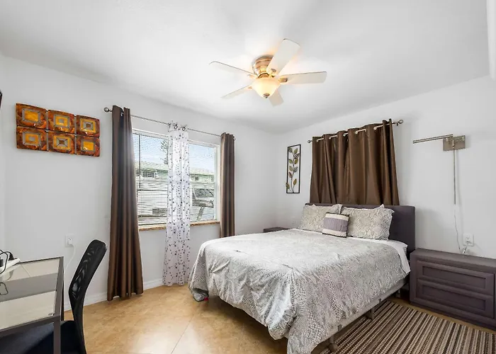 3 Min Walk To Private Triplex Retreat *
