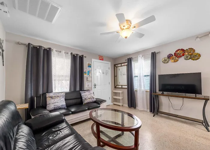 3 Min Walk To Private Triplex Retreat * Clearwater Beach